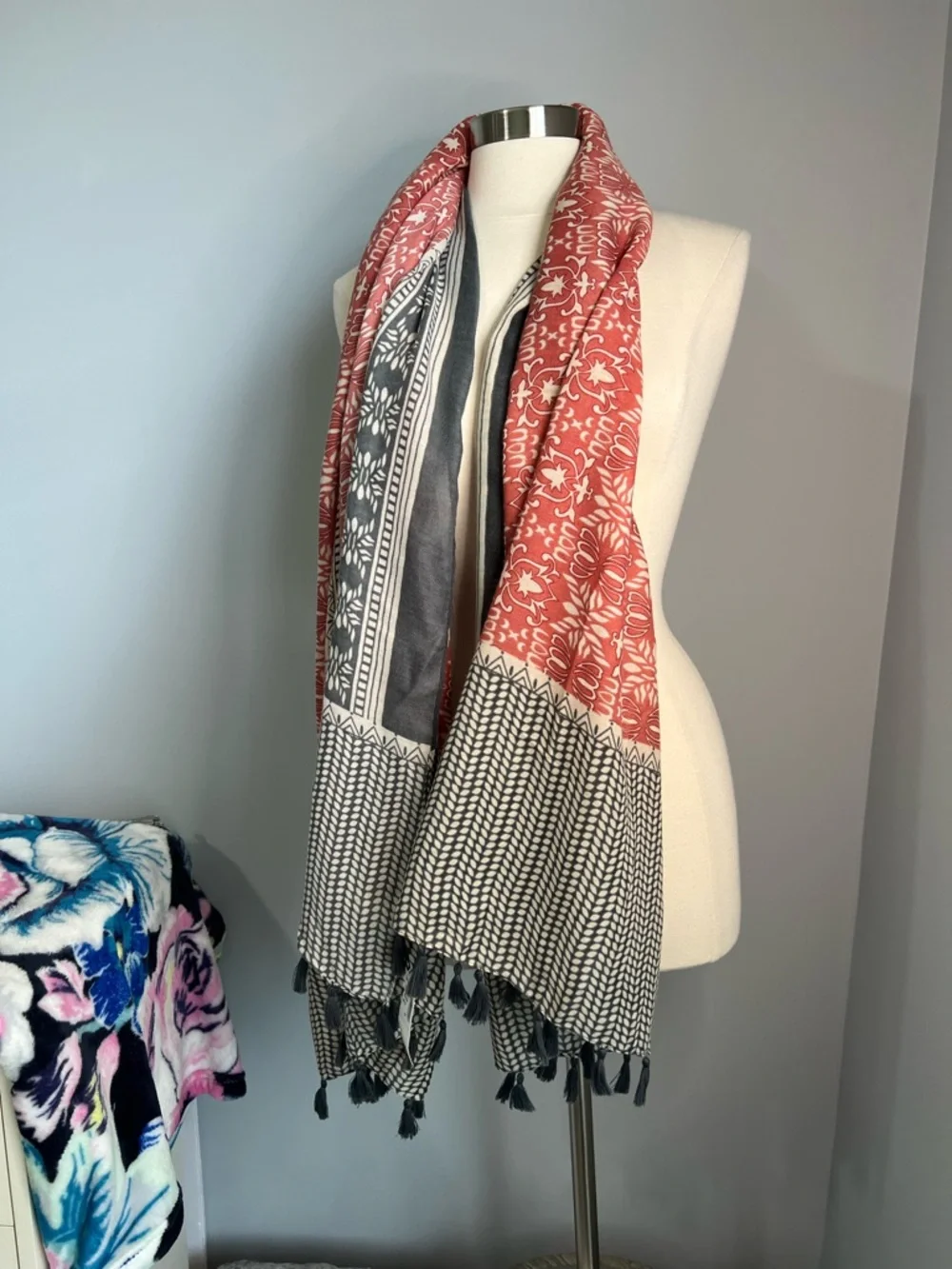 Dressbarn OS Multicolor Oversized Scarf with Tassels NWT
